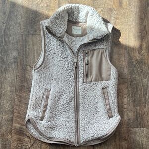 Women’s Abercrombie Cream Sherpa Vest
